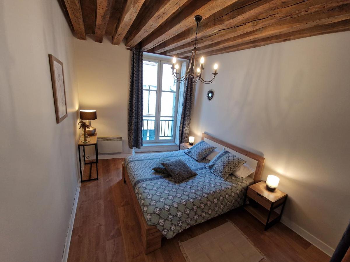 Le Saint Jean Et Son Parking Privee Apartment Blois Exterior photo