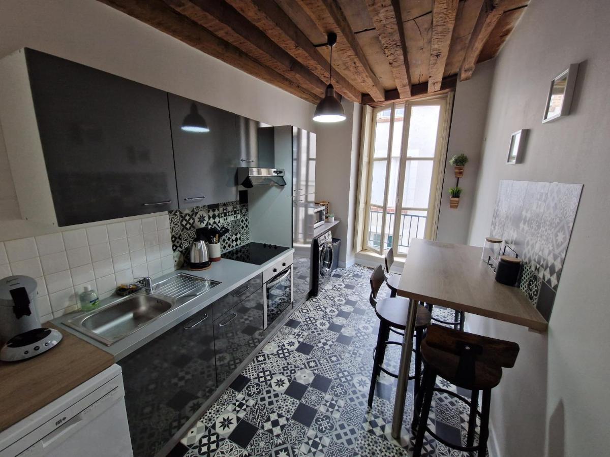 Le Saint Jean Et Son Parking Privee Apartment Blois Exterior photo