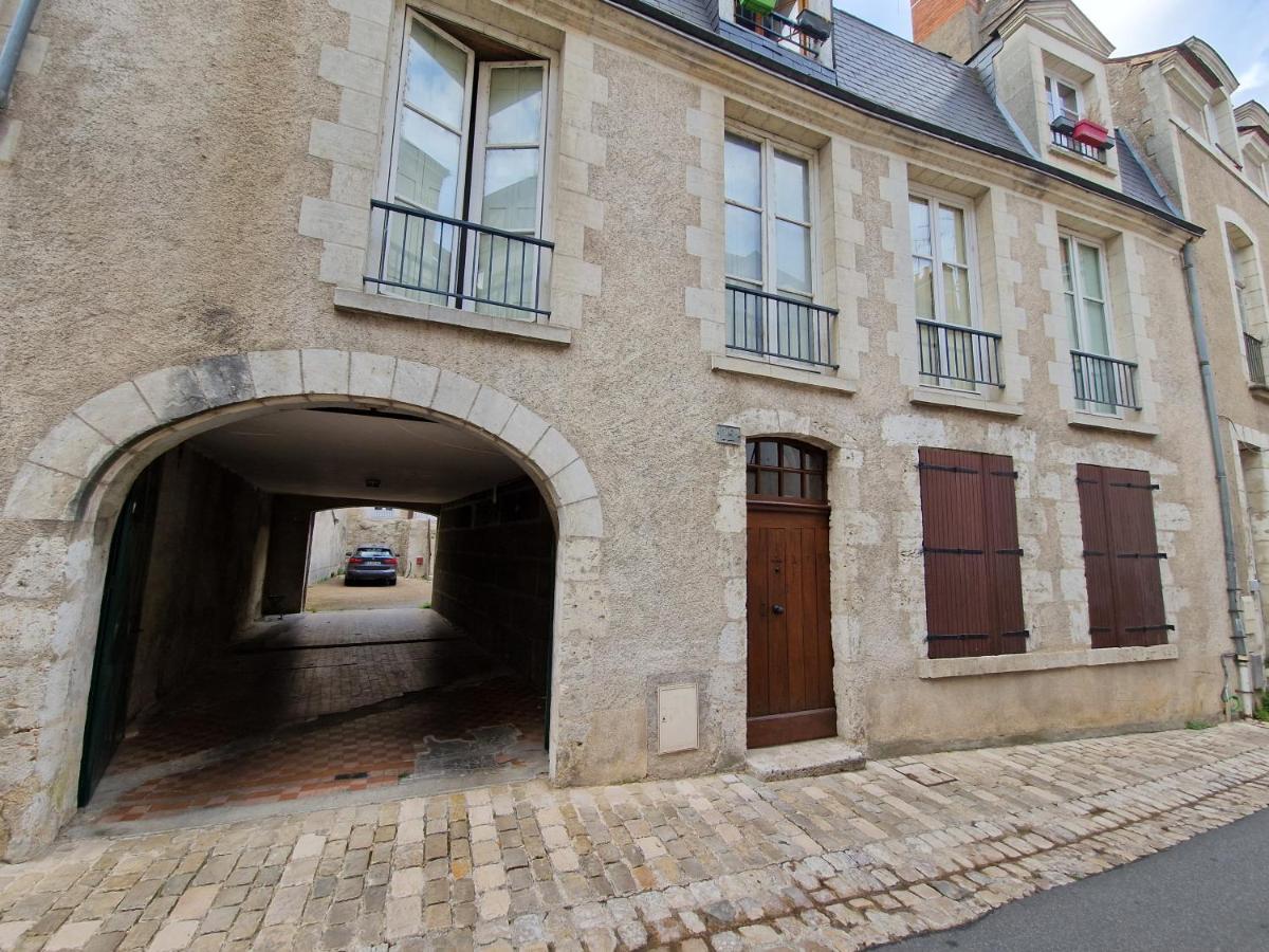 Le Saint Jean Et Son Parking Privee Apartment Blois Exterior photo