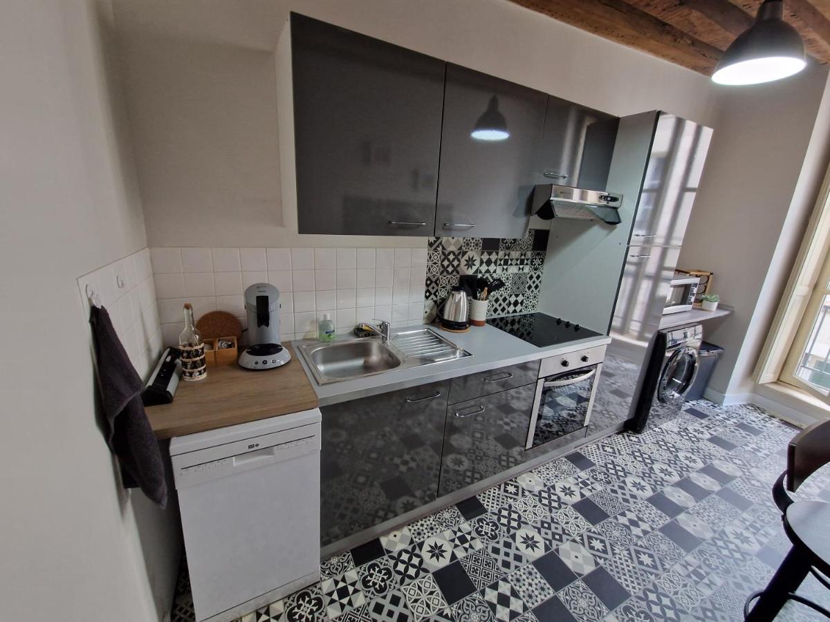 Le Saint Jean Et Son Parking Privee Apartment Blois Exterior photo