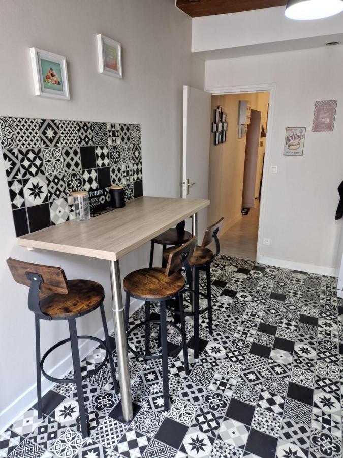 Le Saint Jean Et Son Parking Privee Apartment Blois Exterior photo