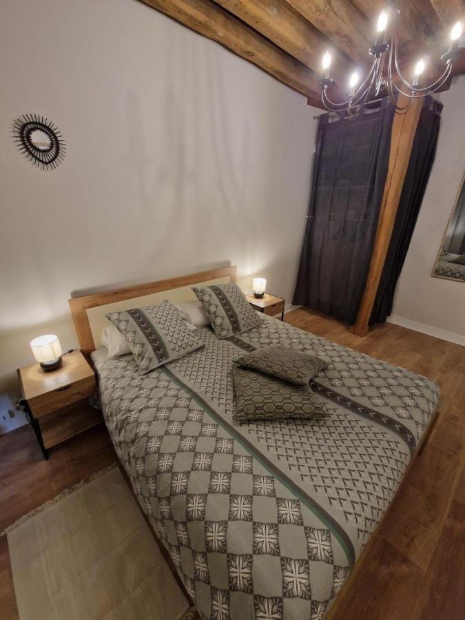 Le Saint Jean Et Son Parking Privee Apartment Blois Exterior photo