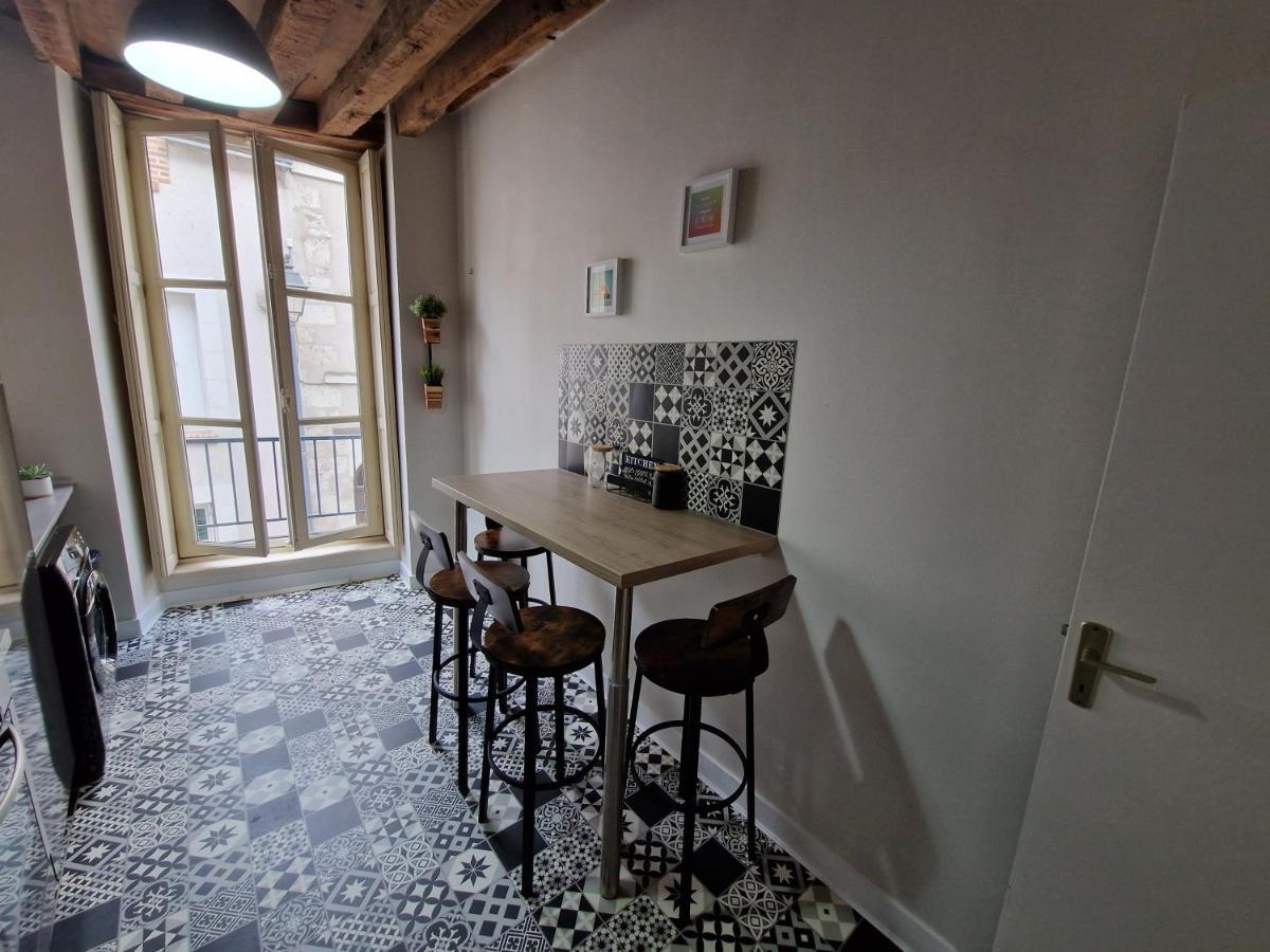 Le Saint Jean Et Son Parking Privee Apartment Blois Exterior photo